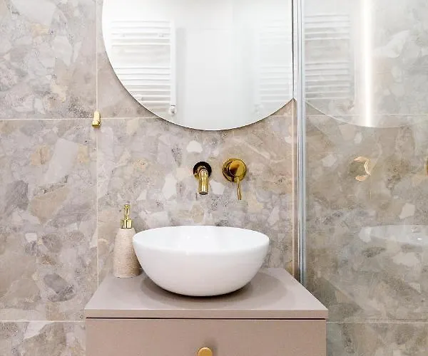 Monjan Ii Luxury Square Market Rynek Daire *